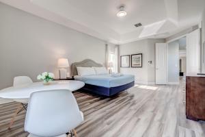 Spacious ReRetreat Near Disney Attractions