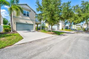 Spacious ReRetreat Near Disney Attractions