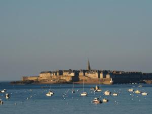 Maisons de vacances Coastal Retreat in Plurien : Maison de Vacances 3 Chambres 