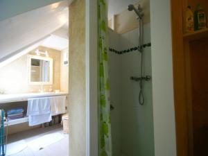 Breton Escape in Querrien