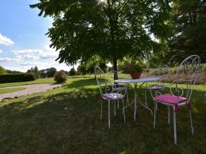 Maisons de vacances Holiday Home in Le Chatelet with Pool : photos des chambres