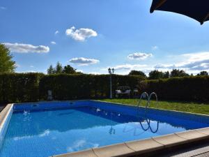 Holiday Home in Le Châtelet with Pool