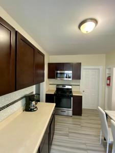 Tropical Oasis - Room 1