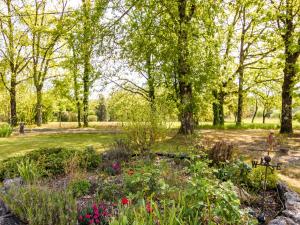 Maisons de vacances Bungalow near Dordogne with Pool and BBQ : photos des chambres
