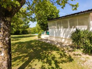 Maisons de vacances Bungalow near Dordogne with Pool and BBQ : photos des chambres