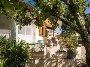 Maisons de vacances Bungalow near Dordogne with Pool and BBQ : photos des chambres