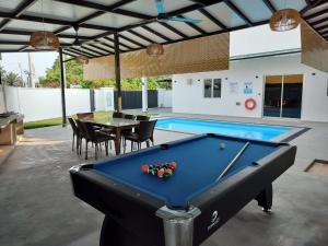 Homestay 229 Private Pool behind PD Ostrich Farm