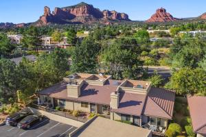 Private Sedona Home with Pool, Golf, Pickleball