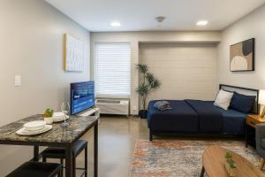 Charming Studio in Historic Five Points South 07