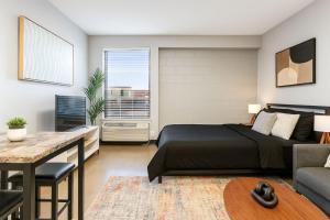 Charming Studio in Historic Five Points South 06