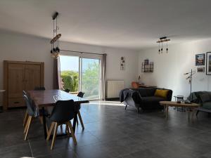 LEscapade Jaune - Jacuzzi, Wi-Fi, tout équipée