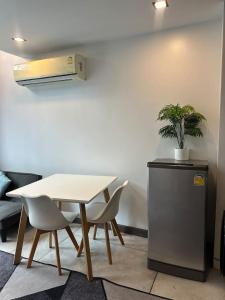 Modern apartment Utopia Naiharn (A22)