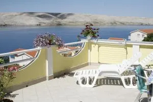 Apartments Roza - Dinjiška