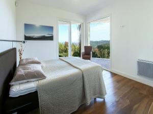 Villas Villa in Varl with Pool and Hill Views : photos des chambres