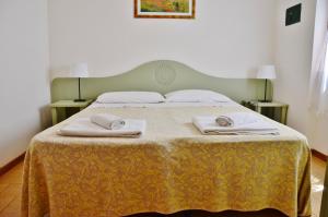 Two-Bedroom Apartment room in Residence Eucalipti