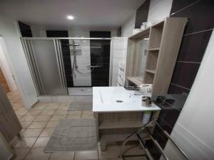 Chalets Chalet in Raon-l'Etape near Lake : photos des chambres