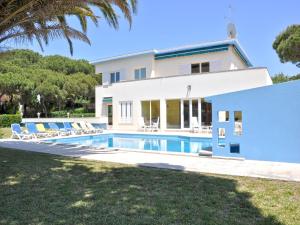 Villa in Vilamoura with Private Pool & BBQ