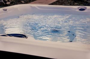 Mountain Cabin with Hot Tub, Fireplaces, Loft, Views