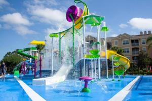 Water Park & Fantastic Pool only Minutes To Walt Disney Worlds Front Gate!!!