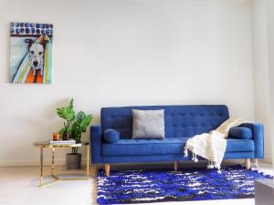 QV # Free Car Parking # Urban SkyPool 2 Bed & 1 Sofa Bed Apt QV1 Family Friendly - Ultimate Melbourne CBD, Morning with Cafe, Pool, Gym & Free Car Parking