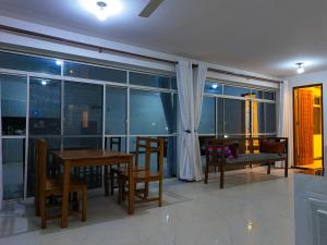 TR Beach Apartments - Uroa Beachfront Bliss Modern 1BR Oceanview Retreat