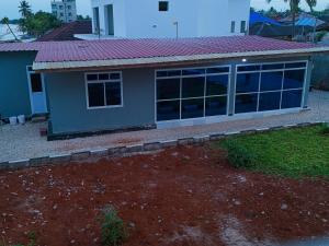 TR Beach Apartments - Uroa Beachfront Bliss Modern 1BR Oceanview Retreat