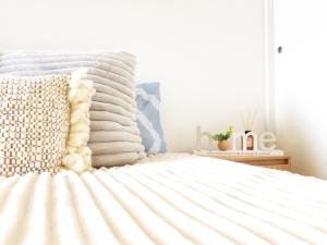 QV # Free Car Parking # Urban SkyPool 2 Bed & 1 Sofa Bed Apt QV1 Family Friendly - Ultimate Melbourne CBD, Morning with Cafe, Pool, Gym & Free Car Parking