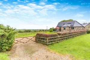 Little Hill End Stables - Reynoldston