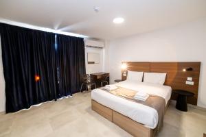 Bright Penthouse with Terrace - by HostMT