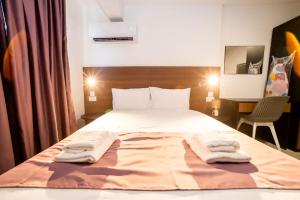 Stunning Studio with Sea & Country View - by HostMT