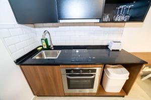 Stunning Studio with Sea & Country View - by HostMT