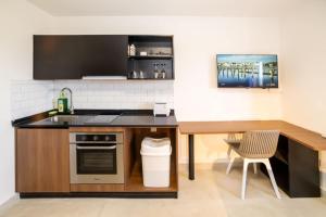 Stunning Studio with Sea & Country View - by HostMT