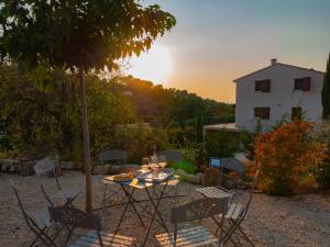 Villas Villa in Provence with Infinity Pool : photos des chambres