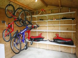 Cozy Chalet with Pond, Malmedy