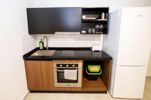 Spacious Studio with 3 Single Beds - by HostMT