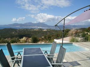 Villas Villa in Albitreccia with Bay Views : photos des chambres