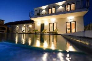 Newly built Villa MarVista with 4 bedrooms,infinity pool & stunning sea and mountain views