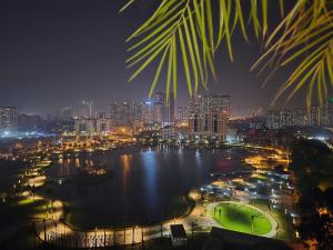 Trinity 3BR apt w lakeview near Marriott, Big C, VNU