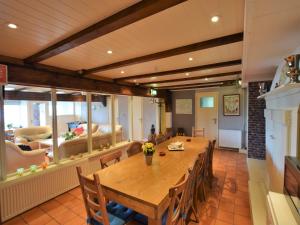 Farmhouse in Oosterwijk by River Linge