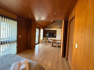 Departamento 3 ambientes, modernoso, cálido y a media cuadra de la calle principal. 2 PAX (V420)