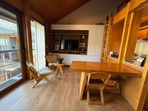 Departamento 3 ambientes, modernoso, cálido y a media cuadra de la calle principal. 2 PAX (V420)