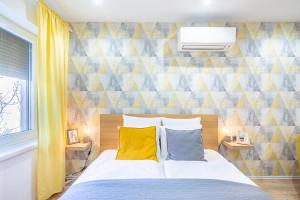 Sunlit Central Hideaway