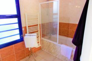 Maisons de vacances Beautiful Duplex House With Terrace and garden : photos des chambres