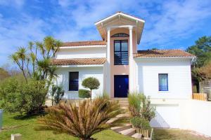 Maisons de vacances Beautiful Duplex House With Terrace and garden : photos des chambres