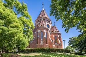 Superb Location - Classic Design