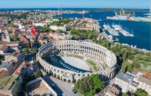 1 Bedroom Beautiful Apartment In Pula