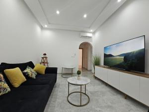 Chic Apartment Near the Sea