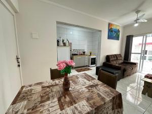 Praia da Mirim - Apto a 100m do Mar