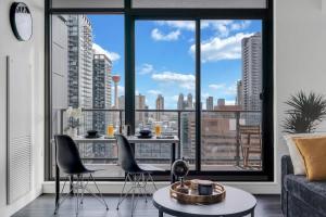 Sunny Cozy Calgary Tower View