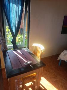 Blue House, Strand Amed